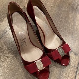 Salvatore Ferragamo size 7 on sale，looks new.